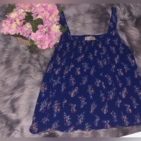 Hollister blue floral flowy tank top with open back size medium GUC - Picture 2 of 7
